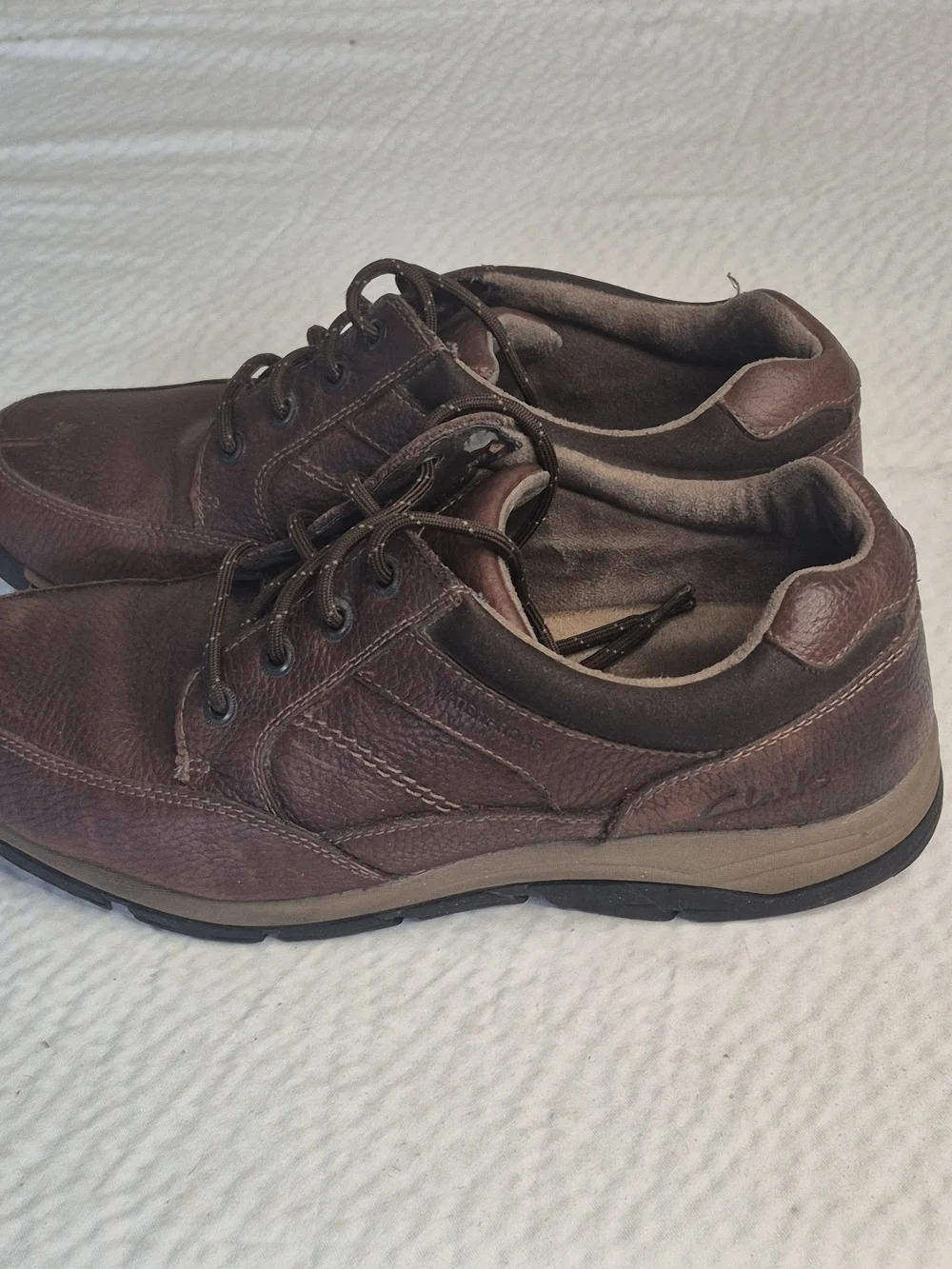 Clarks Mens Brown Leather Waterproof Sneaker Lace-Up Rubber Outsole Casual